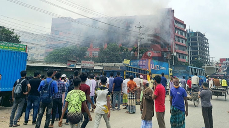 গাজীপুরে হোতাপাড়ায় পোশাক কারখানার এসি বিস্ফোরণ নিহত ২