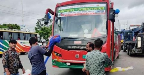 উদ্বোধনের পরই বিআরটিসি বাস আটকে দিলেন বাস মালিকরা