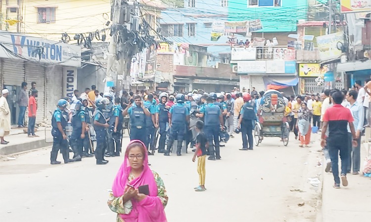 রাজধানীর হাজারীবাগে আ.লীগ-বিএনপি সংঘর্ষ