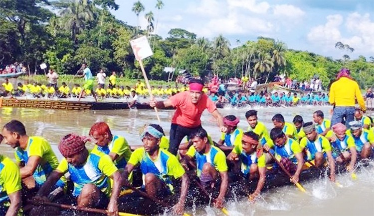 উজিরপুরের হারতায় ঐতিহ্যবাহী ১৬৪তম নৌকাবাইচ অনুষ্ঠিত