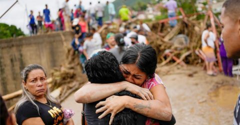 ভেনেজুয়েলার লাস তেজেরিয়াসে ভূমিধসে নিহত ২২