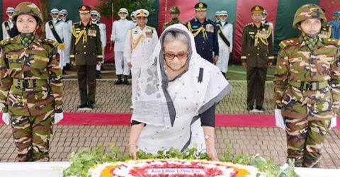 গোপালগঞ্জের টুঙ্গিপাড়ায় বঙ্গবন্ধুর সমাধিতে প্রধানমন্ত্রীর শ্রদ্ধা