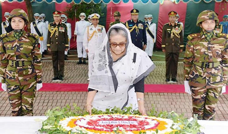 গোপালগঞ্জের টুঙ্গিপাড়ায় বঙ্গবন্ধুর সমাধিতে প্রধানমন্ত্রীর শ্রদ্ধা