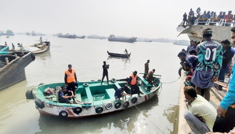 কর্ণফুলীতে ট্রলারডুবির ঘটনায় ৩ জনের মৃতদেহ উদ্ধার