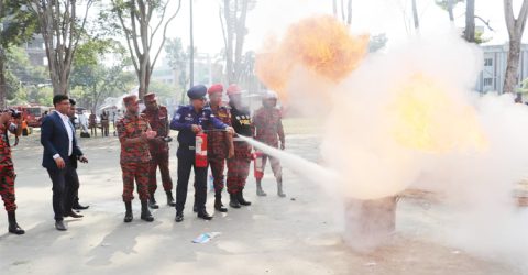 বরিশালে ফায়ার সার্ভিসের মহড়া প্রদর্শন