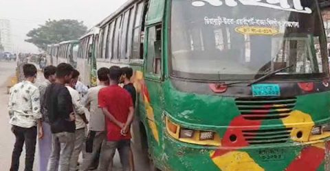 পোস্তগোলা ব্রিজে বাস-পিকআপের মুখোমুখি সংঘর্ষে নিহত ২