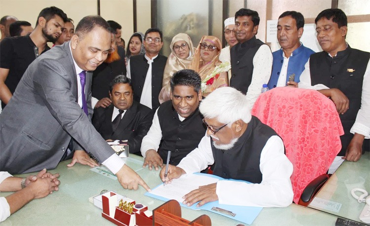 বরিশাল জেলা পরিষদ চেয়ারম্যানের দায়িত্ব গ্রহণ