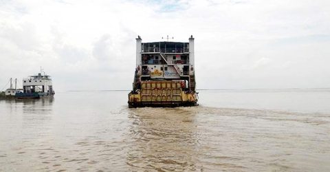 দৌলতদিয়া-পাটুরিয়া রুটে নাব্যতা সংকট, ফেরি চলাচল ব্যাহত