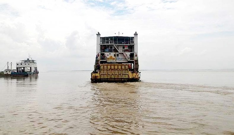 দৌলতদিয়া-পাটুরিয়া রুটে নাব্যতা সংকট, ফেরি চলাচল ব্যাহত