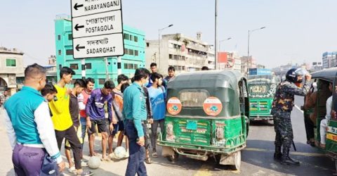 রাজধানীর প্রবেশপথে পুলিশের চেকপোস্ট