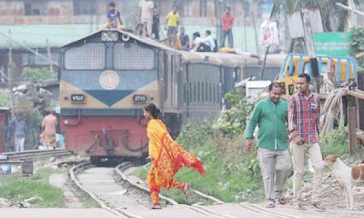 লেভেল ক্রসিংয়ে ৩৪০ দিনে ঝরল ২৬১ জনের প্রাণ, আহত ১৭১৩