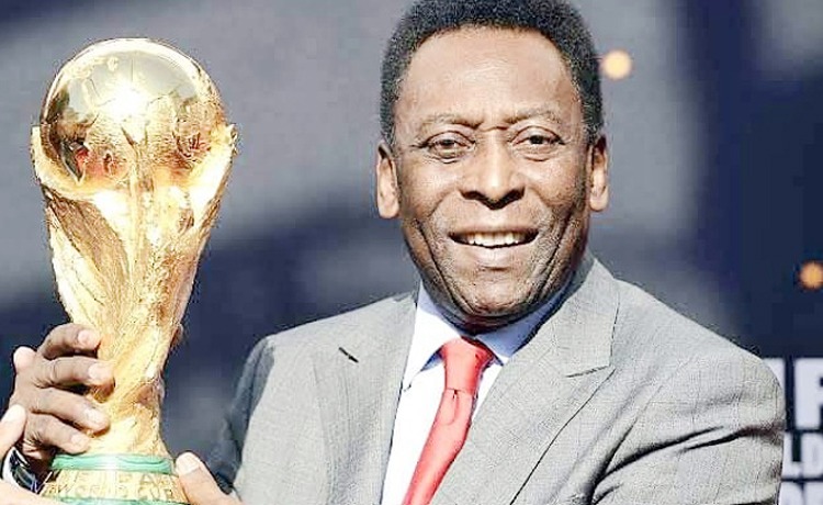 না ফেরার দেশে চলে গেলেন ফুটবলের সম্রাট পেলে