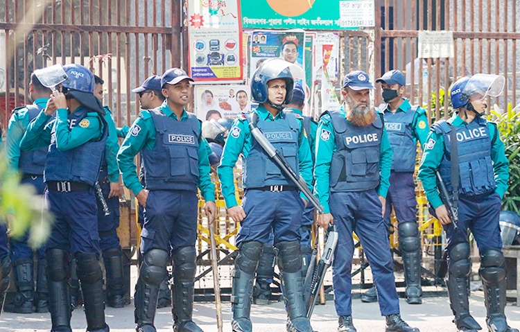 রাজধানীর পুরানা পল্টনে বাড়তি পুলিশ মোতায়েন