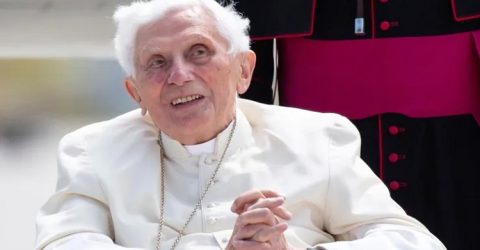 সাবেক পোপ ষোড়শ বেনেডিক্ট আর নেই