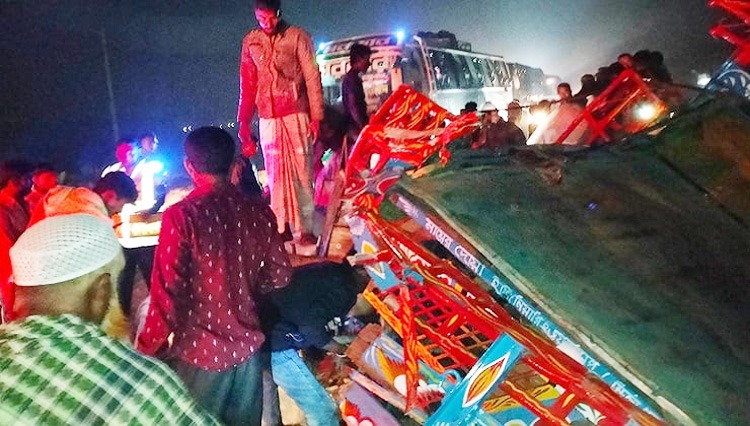 বগুড়ার শেরপুরে দুই ভটভটির মুখোমুখি সংঘর্ষে নিহত ৩