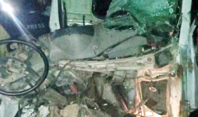 সাভারে মিনিবাস-লেগুনা মুখোমুখি সংঘর্ষ নিহত ৩