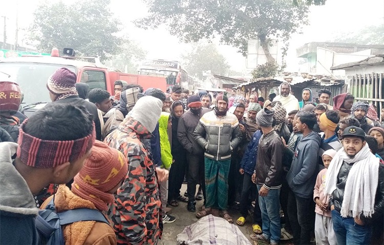 বরিশাল-ঢাকা মহাসড়কের ইচলাদী এলাকায় বাসচাপায় পথচারীর মৃত্যু