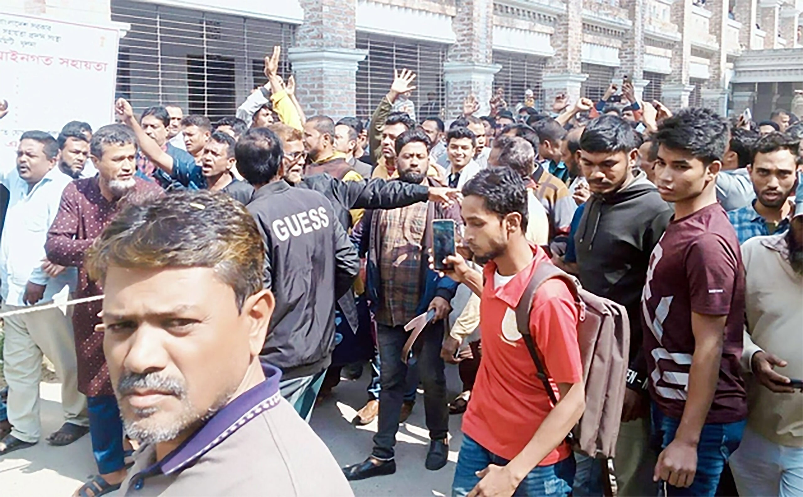 খুলনায় নাশকতা মামলায় বিএনপির ৪৭ নেতাকর্মী কারাগারে