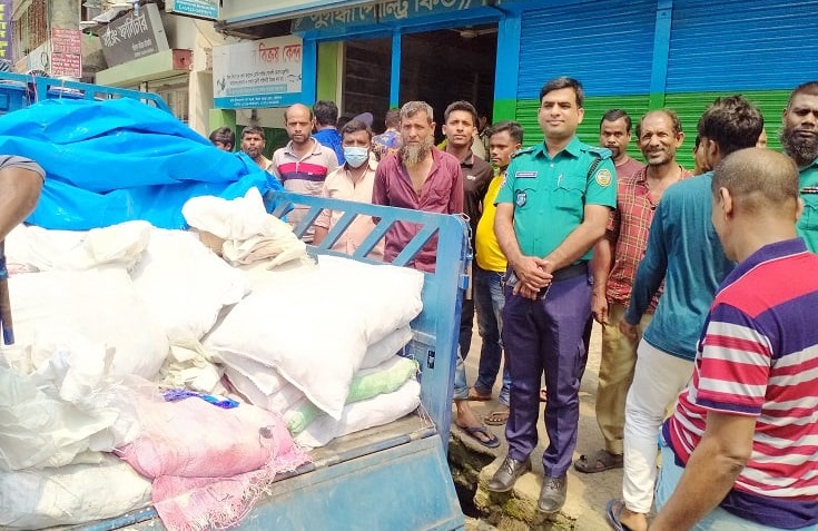 ব‌রিশালে ভোক্তা অধিকারের অভিযানে ৫০ বস্তা নকল ডিটারজেন্ট জব্দ