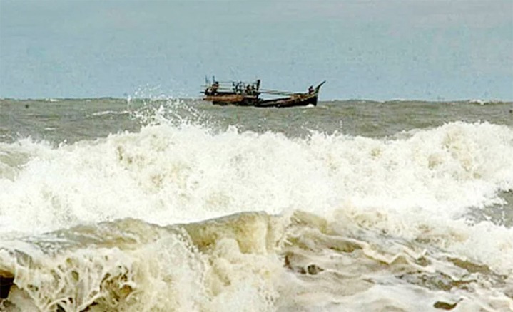 দেশের সব নদীবন্দরে সতর্কতা সংকেত