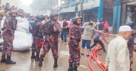 রাজধানীর বঙ্গবাজার অগ্নিকাণ্ড: ১৪ প্লাটুন বিজিবি মোতায়েন