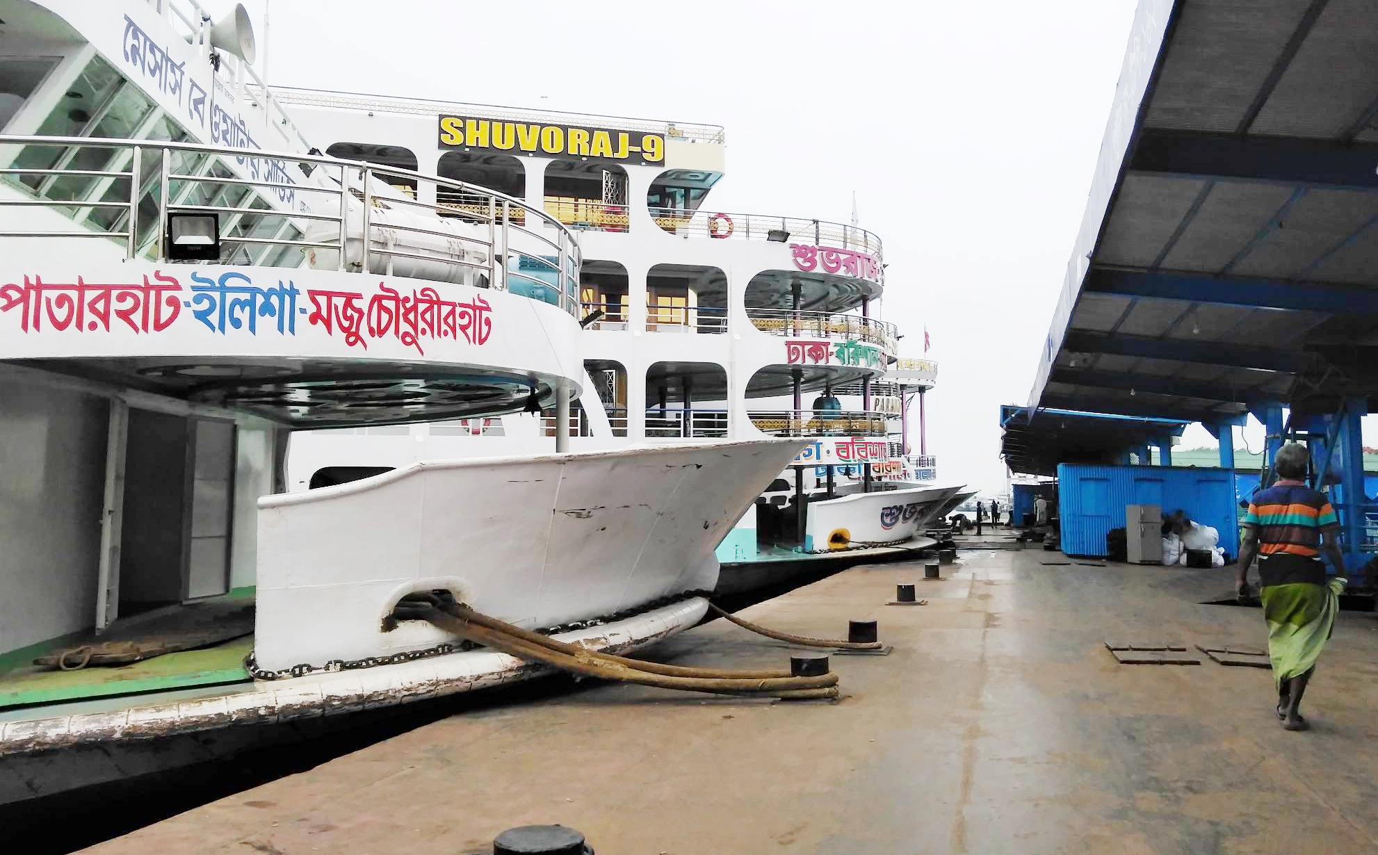 বরিশালের ১২টি নৌরুটের সব ধরনের নৌযান চলাচল বন্ধ