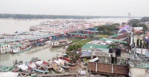 ঘূর্ণিঝড় মোখার কারণে সারা দেশে নৌযান চলাচল বন্ধ