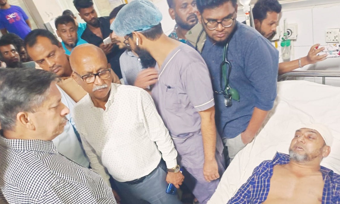 বরিশালে খোকন সেরনিয়াবাতের ৩ অনুসারীকে কুপিয়ে জখম, আটক ১০