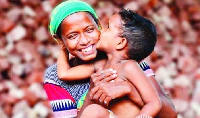 আজ বিশ্ব মা দিবস