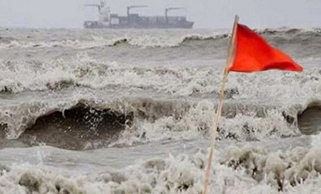 ঘূর্ণিঝড় ‘মোখা : সমুদ্র বন্দরগুলোতে ৩ নম্বরে নেমেছে সতর্ক সংকেত