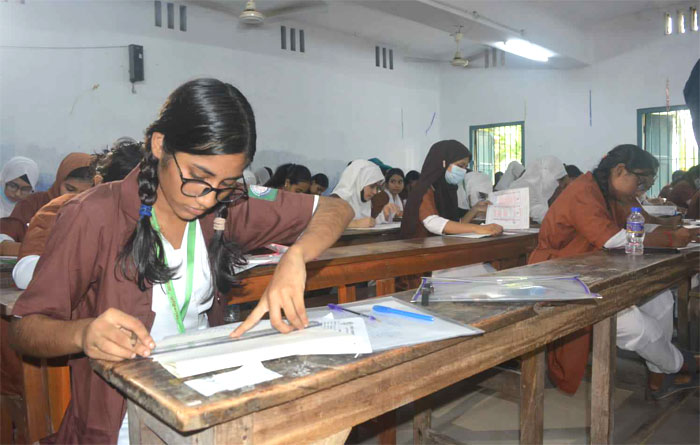 এইচএসসি পরীক্ষা : বরিশাল বোর্ডে মোট পরীক্ষার্থী ৬৭ হাজার