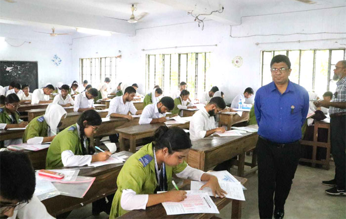 এইচএসসির পরীক্ষা : বরিশাল বোর্ডে প্রথম দিনে অনুপস্থিত ৩৮০