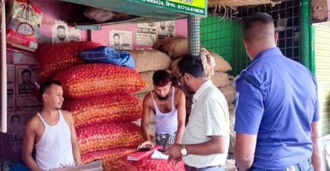 ফরিদপুরের বিভিন্ন দোকানে ভোক্তা অধিকার অধিদপ্তরের অভিযান