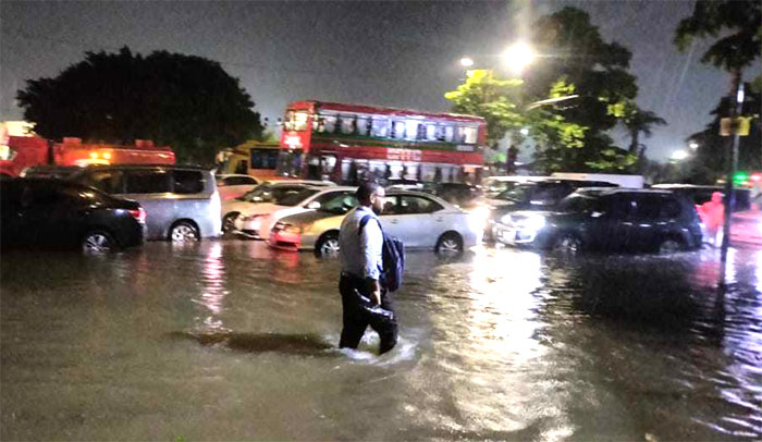 মিরপুরে রাস্তায় জমে থাকা পানিতে বিদ্যুতের তার পরে শিশুসহ মৃত্যু ৪