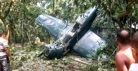 বগুড়ার কাহালু উপজেলায় প্রশিক্ষণ বিমান বিধ্বস্ত