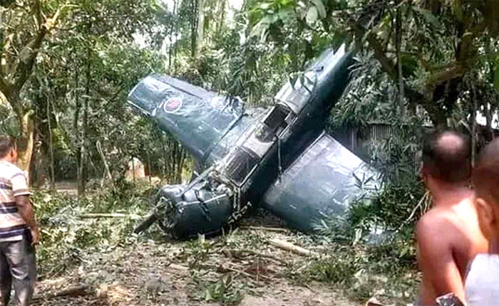 বগুড়ার কাহালু উপজেলায় প্রশিক্ষণ বিমান বিধ্বস্ত