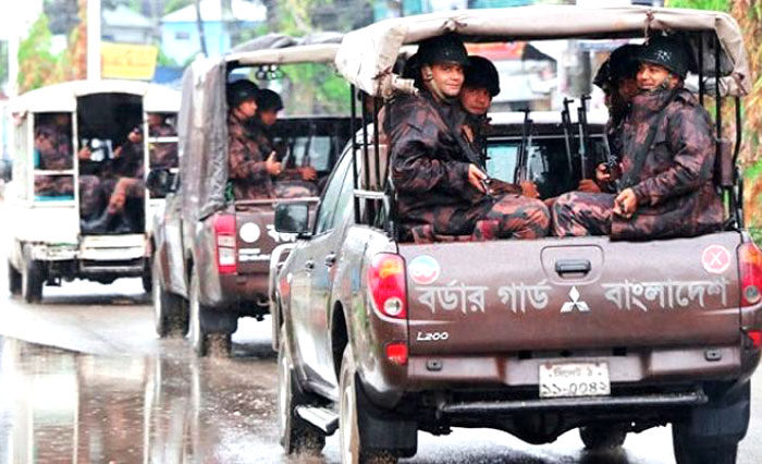 আইনশৃঙ্খলা পরিস্থিতি স্বাভাবিক রাখতে রাজধানীতে বিজিবির টহল