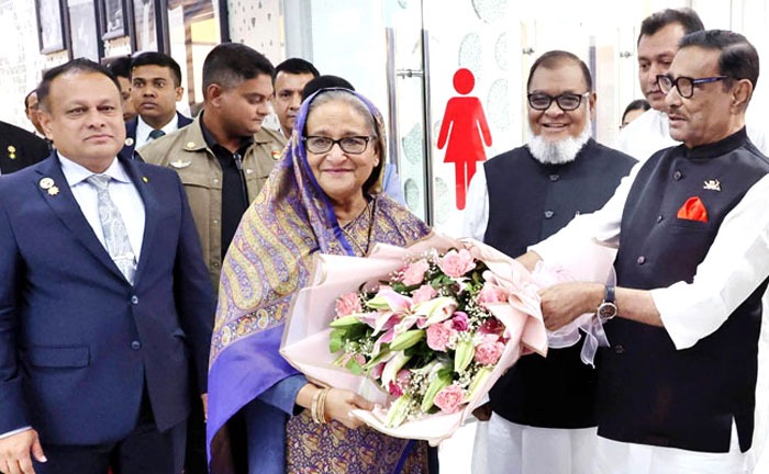 সরকারি সফর শেষে দেশে ফিরলেন প্রধানমন্ত্রী