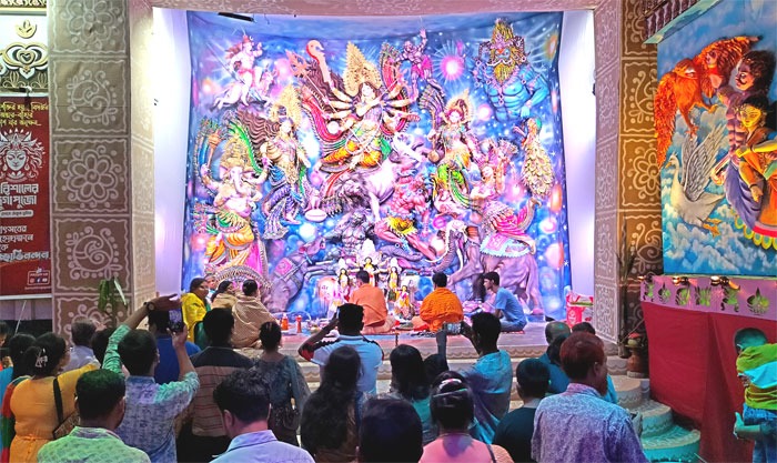 বরিশালে যথাযথ আনুষ্ঠানিকতায় মণ্ডপে মণ্ডপে মহাসপ্তমী অনুষ্ঠিত