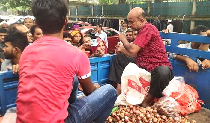 কাল থেকে ভোক্তাপর্যায় ৩৫ টাকা কেজি পিয়াজ বি‌ক্রি করবে টিসিবি