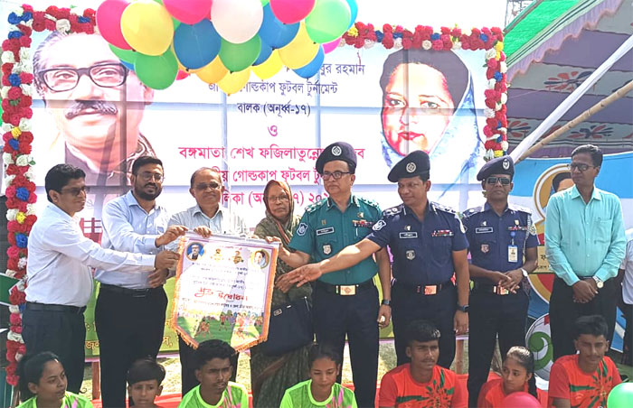 বরিশালে বঙ্গবন্ধু ও বঙ্গমাতা গোল্ডকাপ ফুটবল অনূর্ধ্ব-১৭ টুর্নামেন্টের উদ্বোধন