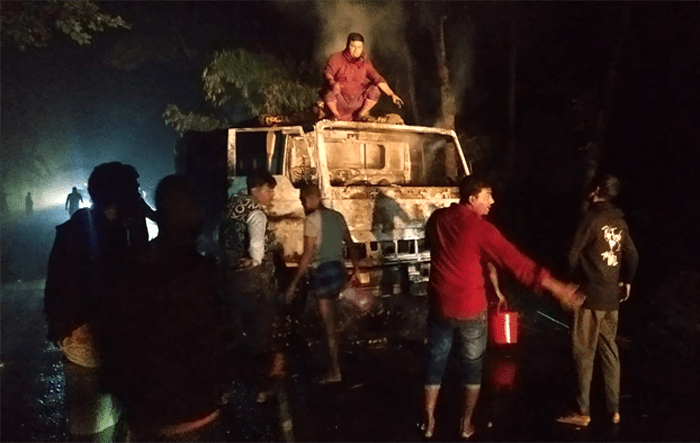 বরিশালের উজিরপুরে ট্রাকে আগুন