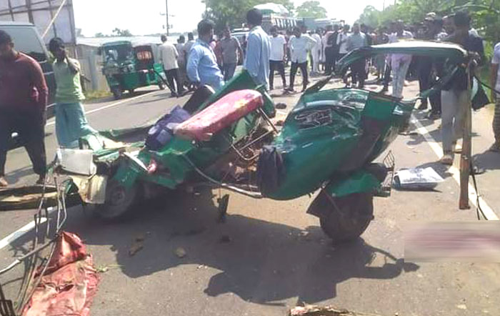 চট্টগ্রামের হাটহাজারীতে বাস-অটোরিকশার সংঘর্ষে একই পরিবারের ৭ জন নিহত