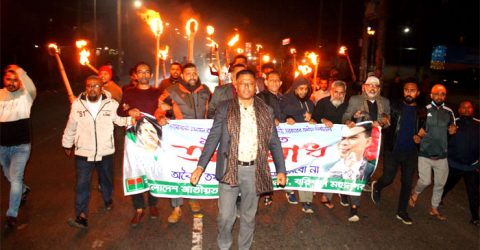 বরিশালে অবরোধ সফল করার সমর্থনে বিএনপির মর্শাল মিছিল