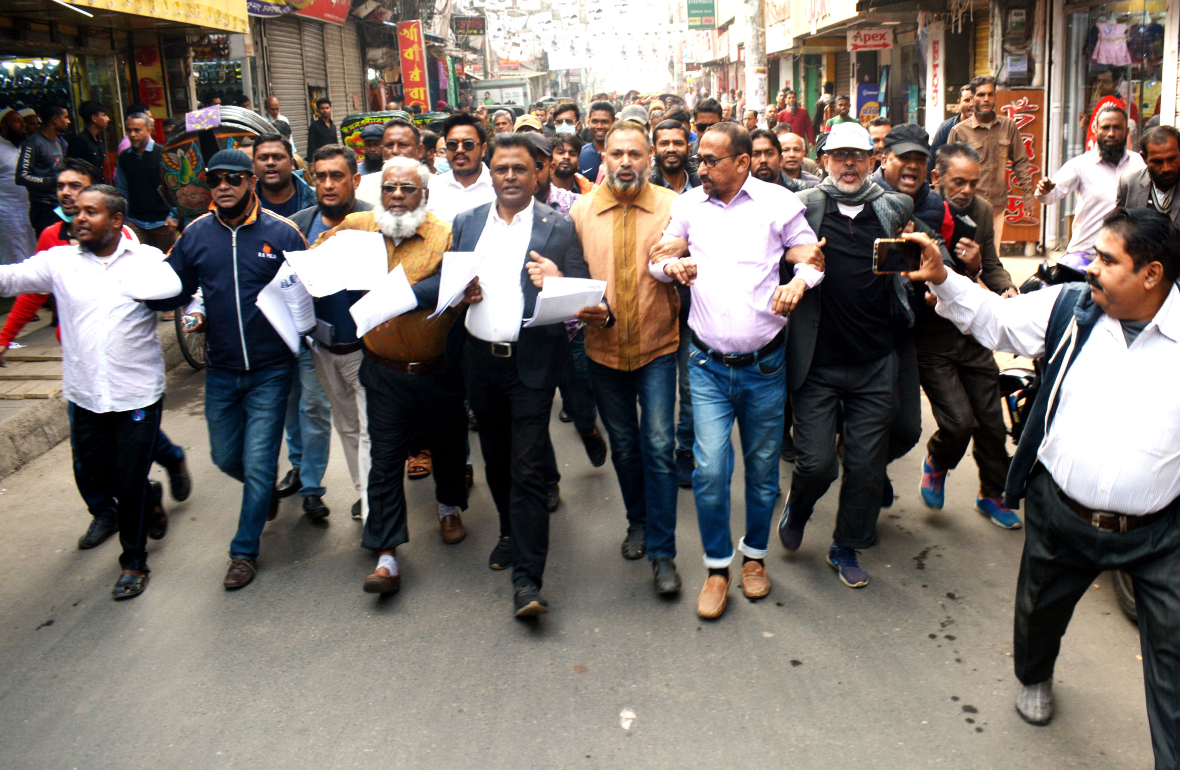 ভোট বর্জনের আহ্বানে বরিশালে বিএনপির লিফলেট বিতরণ ও বিক্ষোভ