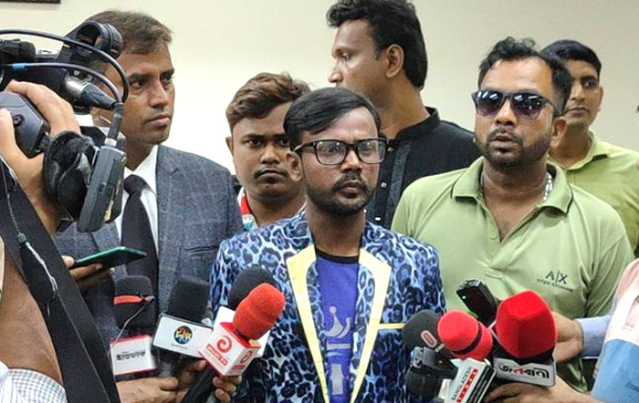 প্রার্থিতা ফিরে পেলেন হিরো আলম