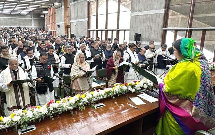 শপথ নিলেন দ্বাদশ সংসদের নবনির্বাচিত এমপিরা