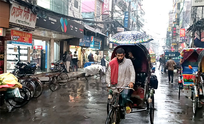 বরিশালে তীব্র শীত আর বৃষ্টিতে জনজীবন বিপর্যস্ত