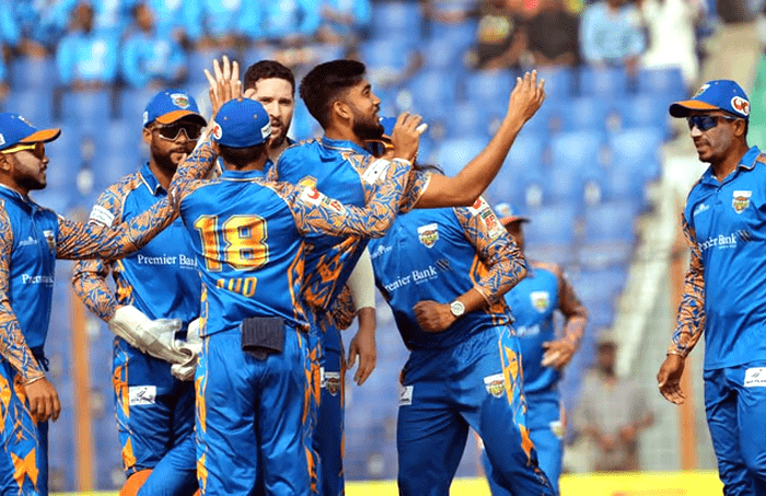 ঢাকাকে পাঁচ উইকেটে হারালো খুলনা টাইগার্স