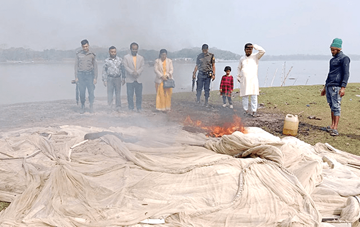 বরিশালে যৌথ অভিযানে ৩৫ মণ জাটকাসহ জাল জব্দ